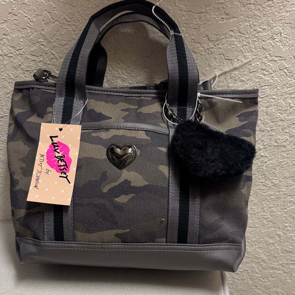 NWT, Betsey Johnson, camo  small tote bag/fluffy heat charm.